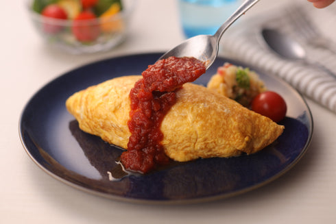いりすの丘「皮・種まるごとトマトソース」をかけたオムレツ