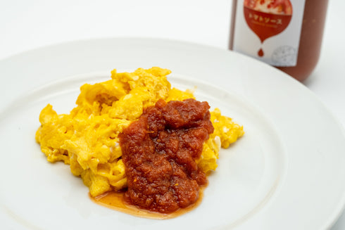 いりすの丘「皮・種まるごとトマトソース」をかけたスクランブルエッグ